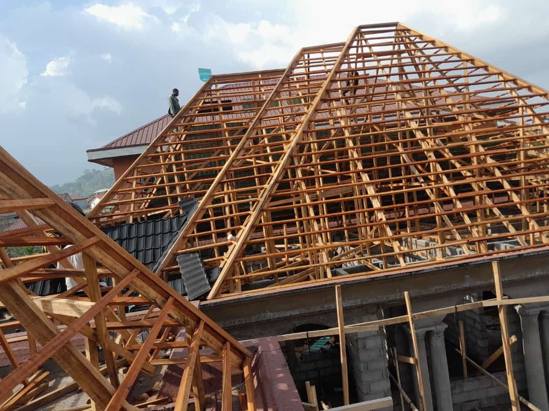 Charpente complexe terminée récemment